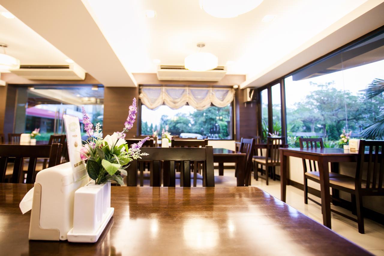 Grand Tara Garden Thai Hotel Bangkok Exterior foto