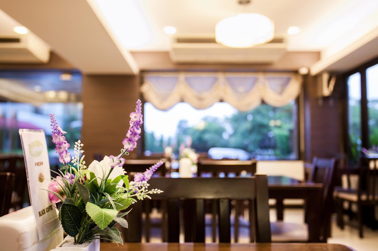 Grand Tara Garden Thai Hotel Bangkok Exterior foto